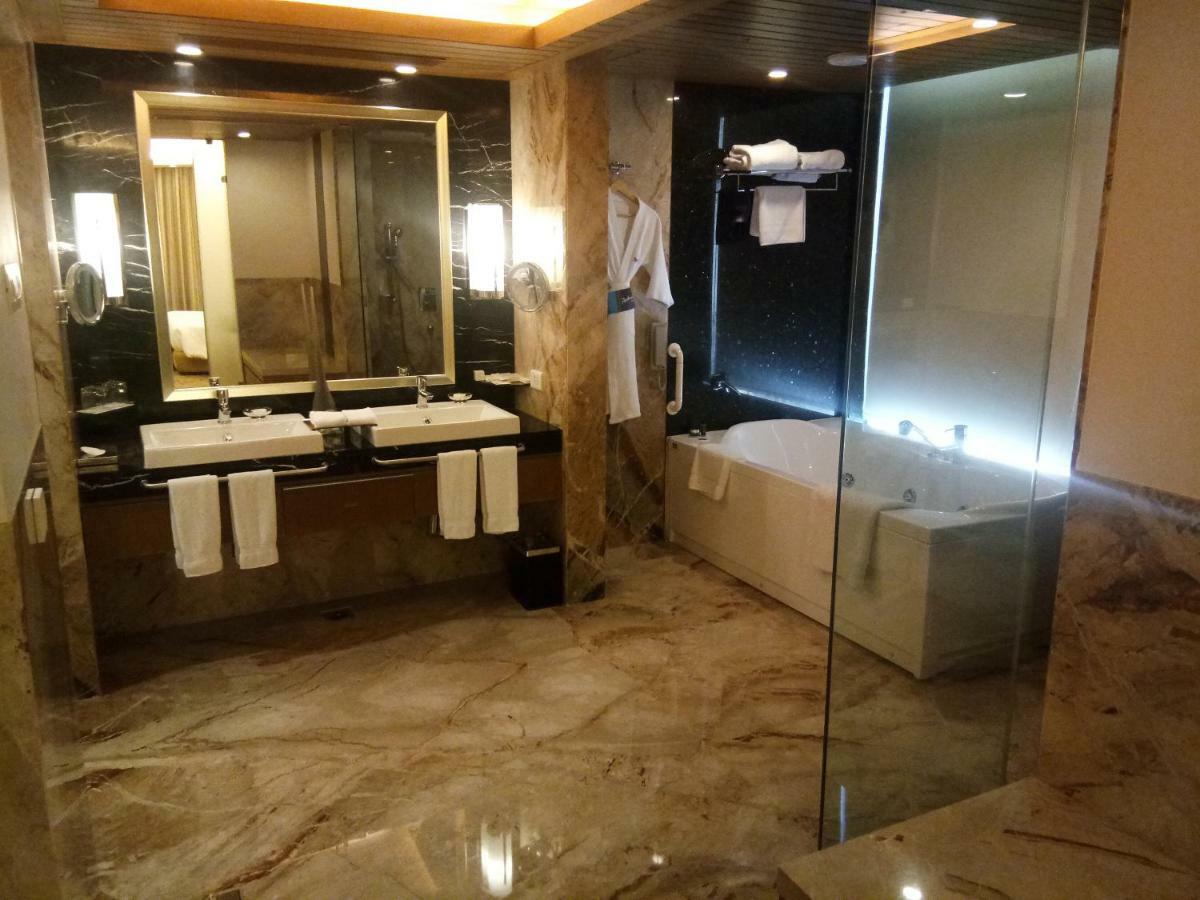 Radisson Blu Hotel, נאגפור מראה חיצוני תמונה